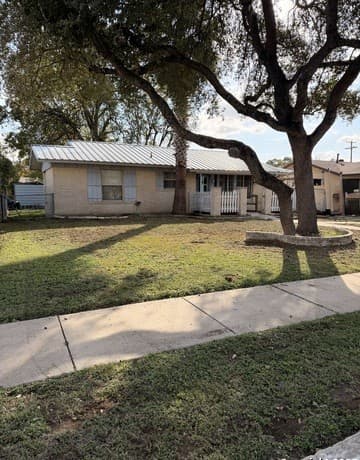 3-bedroom rental at 5006 Creekmoor in San Antonio, TX — photo 1