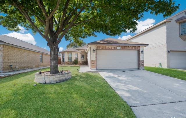 3-bedroom rental at 10403 Alsfeld in Helotes, TX — photo 3