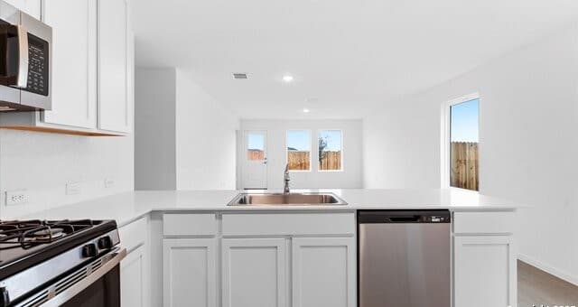 3-bedroom rental at 10814 Lillia Branch in San Antonio, TX — photo 5