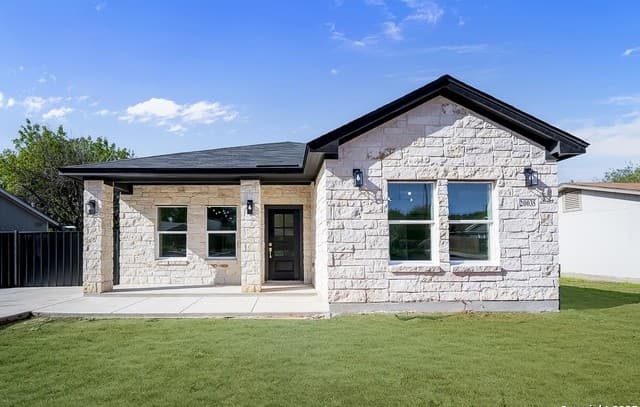3-bedroom rental at 20035 Morrison St in Somerset, TX — photo 1