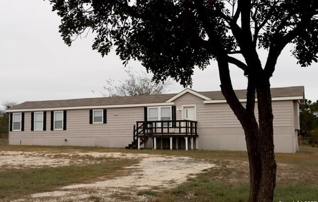 3-bedroom rental at 18707 County Road 5736 in Castroville, TX — photo 1