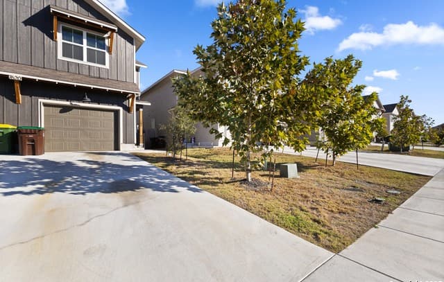 3-bedroom rental at 7620 Magnolia Village Unit 102 in San Antonio, TX — photo 2