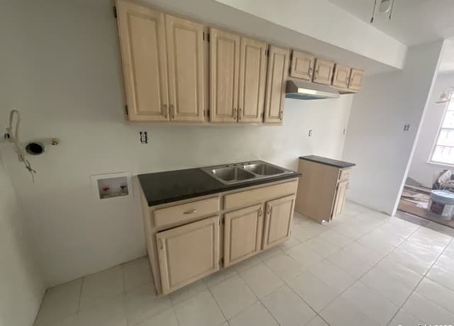2-bedroom rental at 1218 Gardina Unit 1218 in San Antonio, TX — photo 3