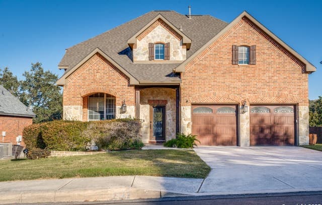 5-bedroom rental at 3327 Monarch in San Antonio, TX — photo 3