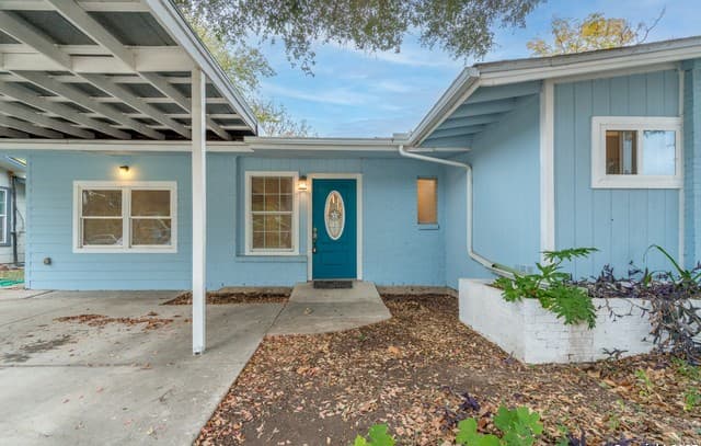 3-bedroom rental at 239 Craigmont in San Antonio, TX — photo 5
