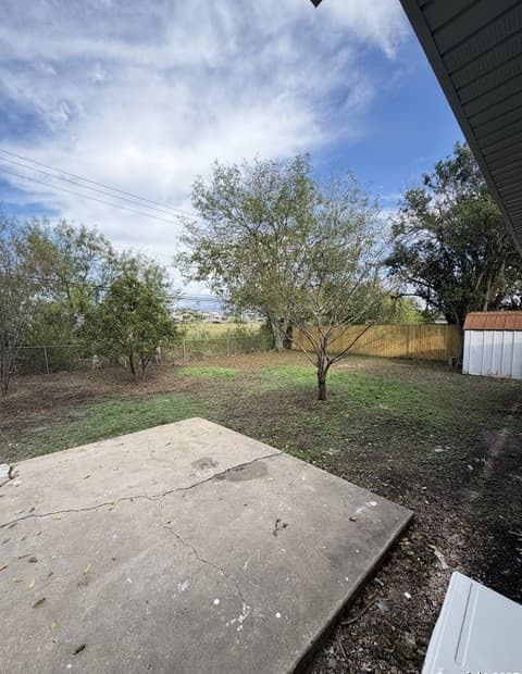 3-bedroom rental at 123 Moss Valley in San Antonio, TX — photo 5