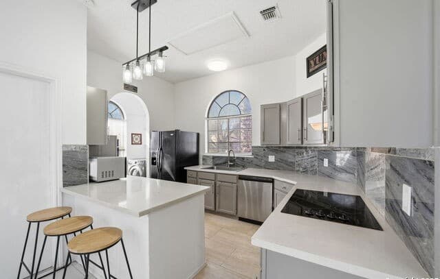 2-bedroom rental at 6304 Village Arbor in San Antonio, TX — photo 2