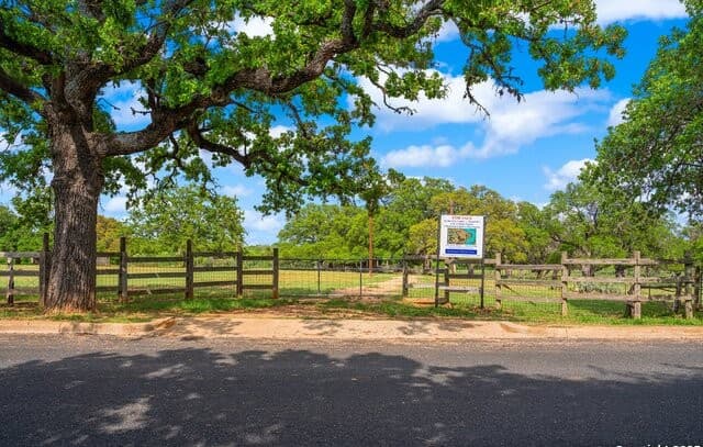 rental at 1114 Meadowlark Driv in Fredericksburg, TX — photo 4