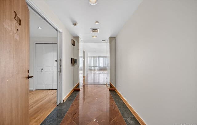 2-bedroom rental at 200 Patterson Unit APT 210 in San Antonio, TX — photo 5