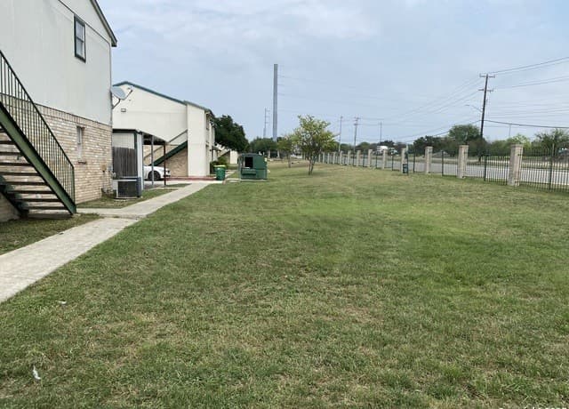 1-bedroom rental at 4949 Hamilton Wolfe Unit 5201 in San Antonio, TX — photo 3