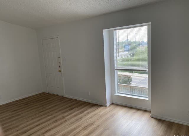 1-bedroom rental at 4949 Hamilton Wolfe Unit 5201 in San Antonio, TX — photo 5