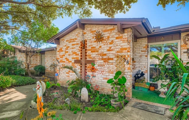 2-bedroom rental at 108 Sunnyland in San Antonio, TX — photo 3