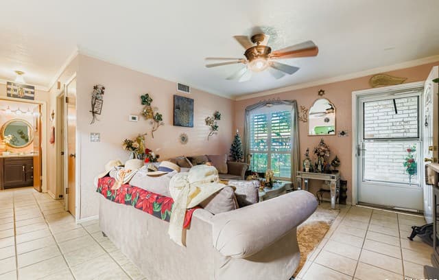 2-bedroom rental at 108 Sunnyland in San Antonio, TX — photo 4