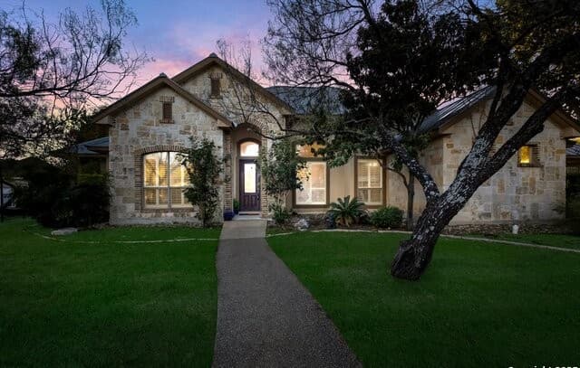 5-bedroom rental at 702 Bluff Breeze in San Antonio, TX — photo 1