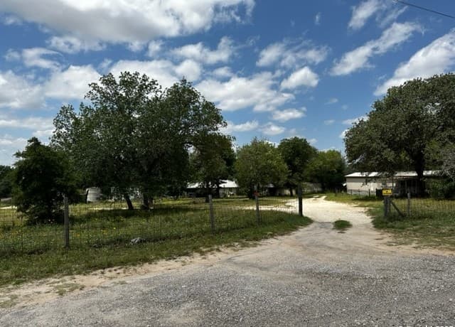 rental at 145 Highland Rd in Poteet, TX — photo 2