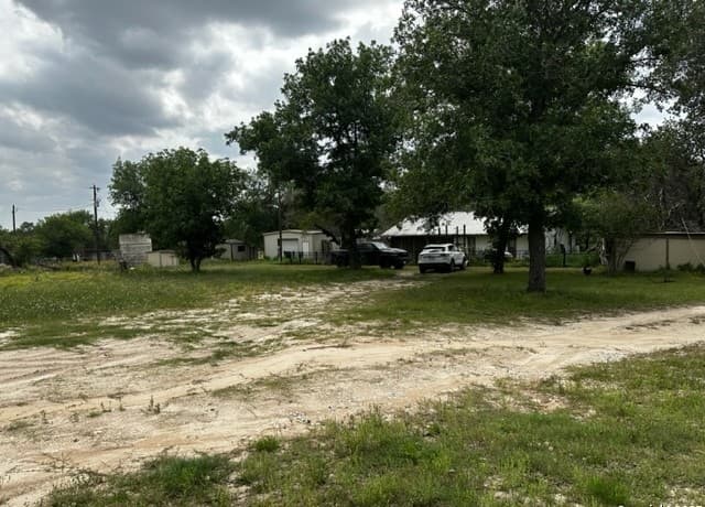 rental at 145 Highland Rd in Poteet, TX — photo 4