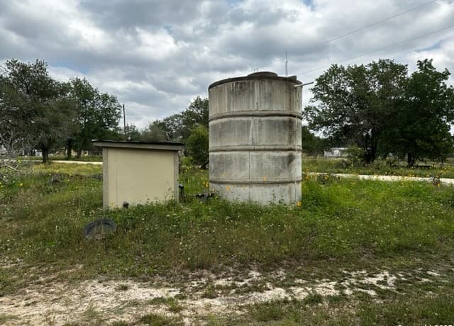 rental at 145 Highland Rd in Poteet, TX — photo 5