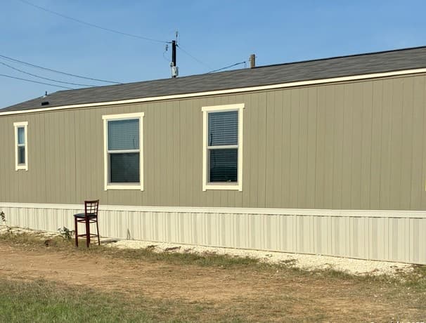 3-bedroom rental at 17110 Laguna Seca in Atascosa, TX — photo 2