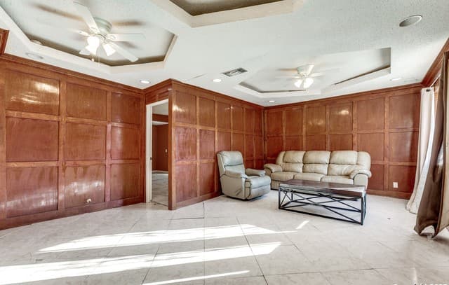 3-bedroom rental at 1022 S Hamilton in San Antonio, TX — photo 5