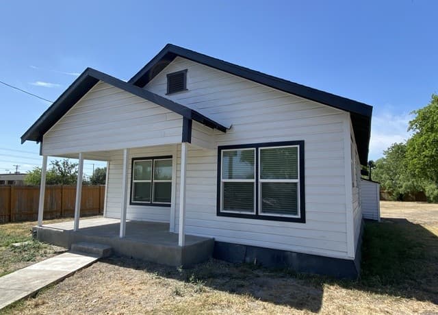 3-bedroom rental at 202 McCAULEY BLVD in San Antonio, TX — photo 3