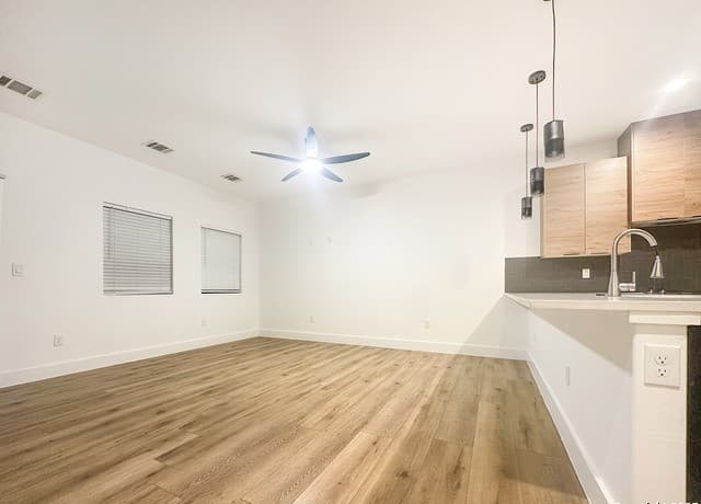 3-bedroom rental at 721-723 Iowa Unit 721 723 in San Antonio, TX — photo 5