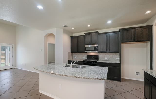4-bedroom rental at 11723 Bricewood Heights in San Antonio, TX — photo 3