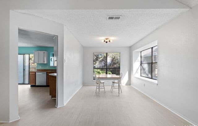 3-bedroom rental at 7563 Tantivity in San Antonio, TX — photo 5