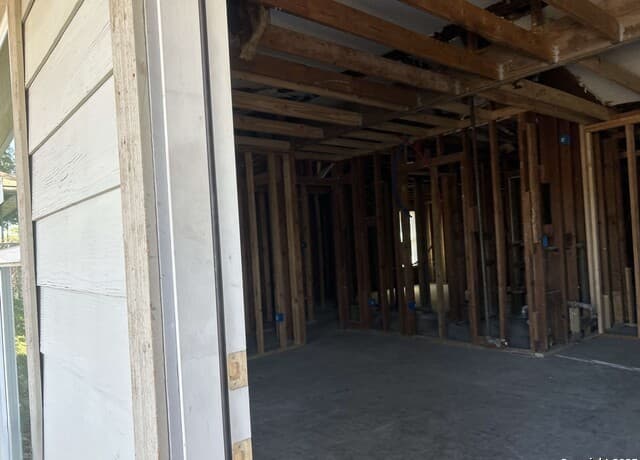 3-bedroom rental at 2618 Lombrano St in San Antonio, TX — photo 3