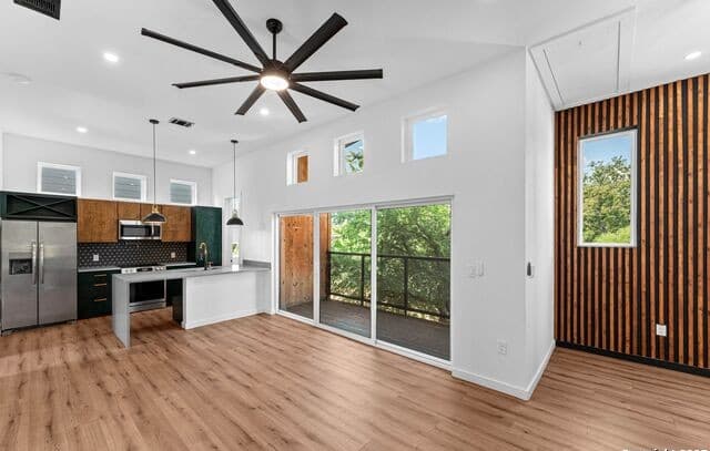 2-bedroom rental at 114 Bailey in San Antonio, TX — photo 3