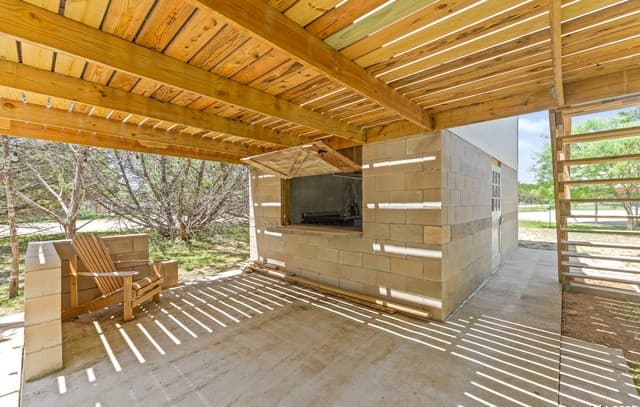 4-bedroom rental at 348 Valley Oak in Bandera, TX — photo 4