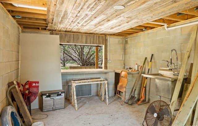 4-bedroom rental at 348 Valley Oak in Bandera, TX — photo 5