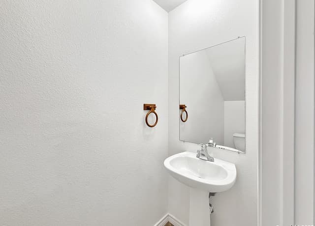 2-bedroom rental at 107 Autumn PASS Unit 107 in San Antonio, TX — photo 5