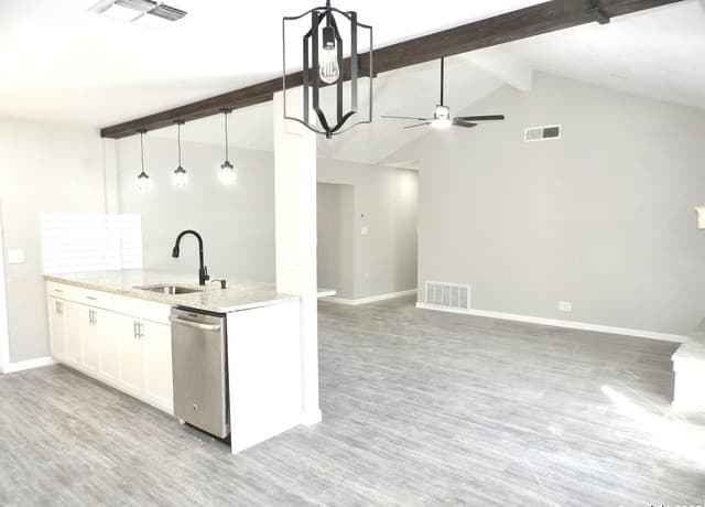 3-bedroom rental at 12138 Cherry Blossom in San Antonio, TX — photo 4