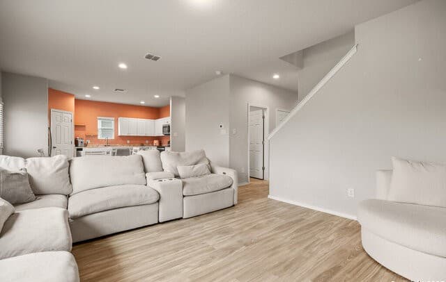 3-bedroom rental at 4810 Heathers Cross in St Hedwig, TX — photo 3