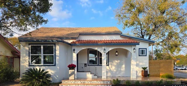 3-bedroom rental at 501 W Agarita in San Antonio, TX — photo 1