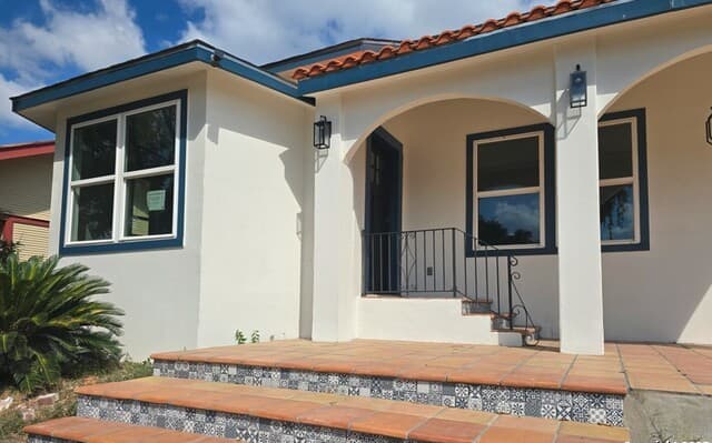 3-bedroom rental at 501 W Agarita in San Antonio, TX — photo 3