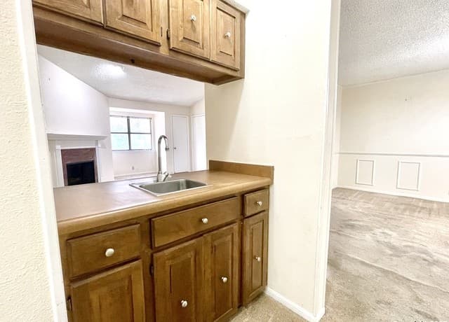 3-bedroom rental at 7738 Chambers Rd. Unit 403 in San Antonio, TX — photo 4