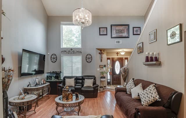 3-bedroom rental at 6250 Candleview Ct in San Antonio, TX — photo 5