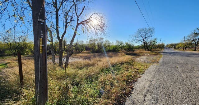 rental at 502 E E Ansley Blvd in San Antonio, TX — photo 1