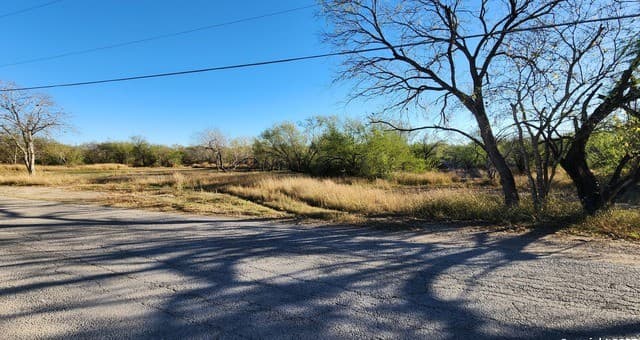 rental at 502 E E Ansley Blvd in San Antonio, TX — photo 2