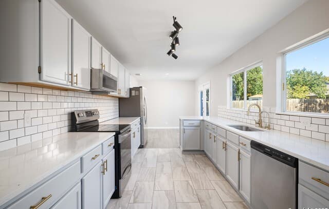 4-bedroom rental at 13130 Woller Vly in San Antonio, TX — photo 4
