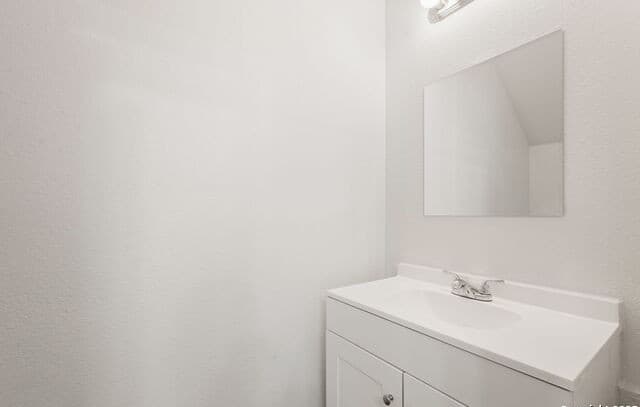 3-bedroom rental at 8719 Wurzbach Unit 302 in San Antonio, TX — photo 5