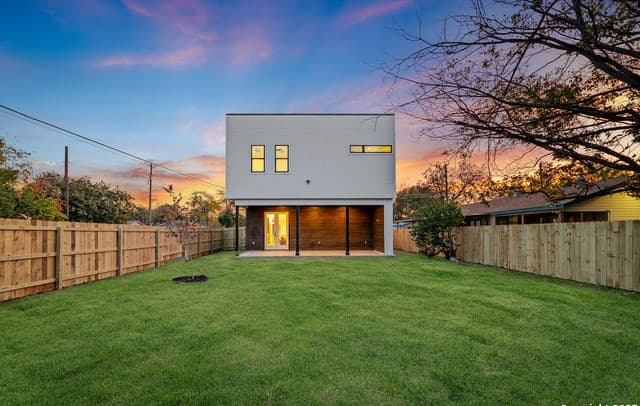 3-bedroom rental at 257 E Baylor in San Antonio, TX — photo 5