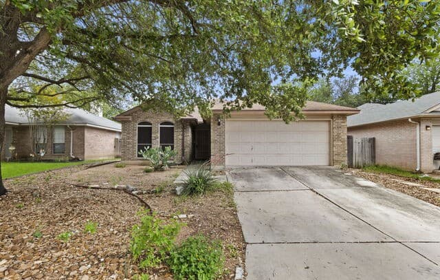 3-bedroom rental at 5846 Larkmeadow in San Antonio, TX — photo 2