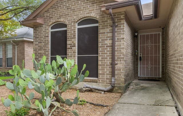 3-bedroom rental at 5846 Larkmeadow in San Antonio, TX — photo 3