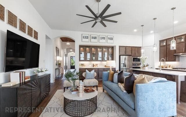 4-bedroom rental at 255 White Oak in Castroville, TX — photo 3
