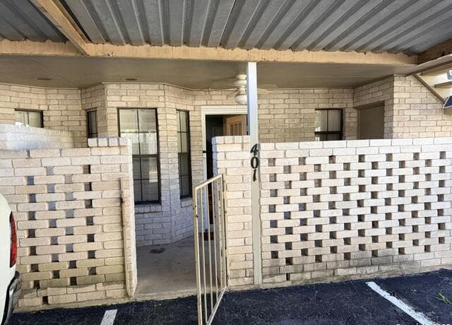 2-bedroom rental at 8415 Fredericksburg Unit 401 in San Antonio, TX — photo 2