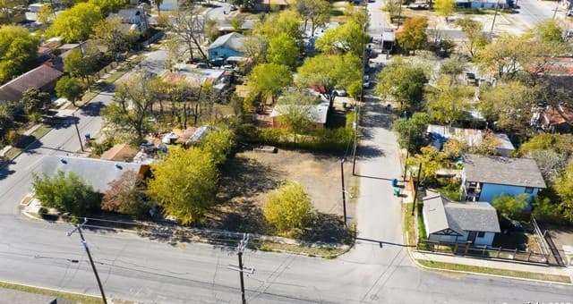 rental at 907 S Navidad st 1 in San Antonio, TX — photo 5