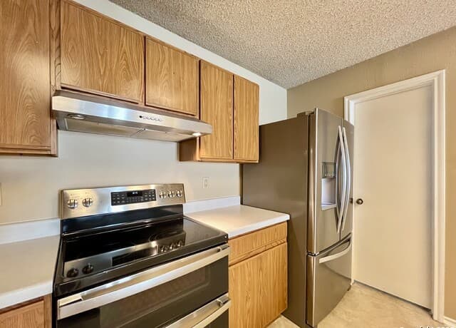 3-bedroom rental at 6730 Melody Canyon in San Antonio, TX — photo 2