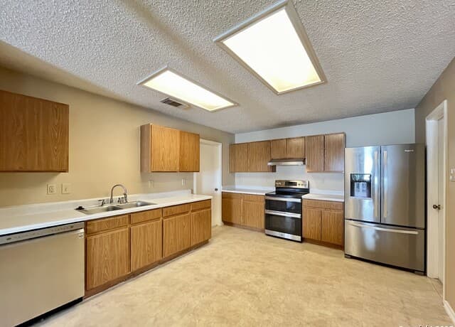 3-bedroom rental at 6730 Melody Canyon in San Antonio, TX — photo 5